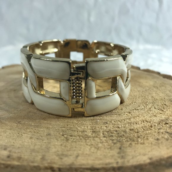 Vintage White Enamel Chain Link Clamper Bracelet - Picture 2 of 7